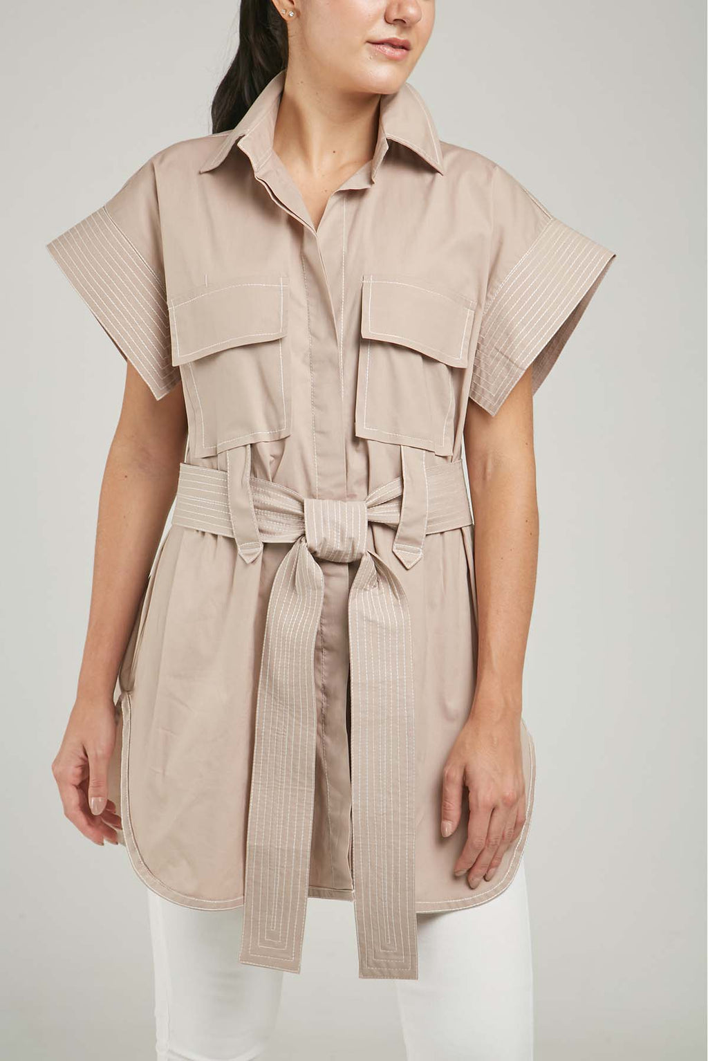 BLUSON BOLSILLOS  TAPAS MANGA CORTA PESPUNTE  CINTURON PESPUNTE