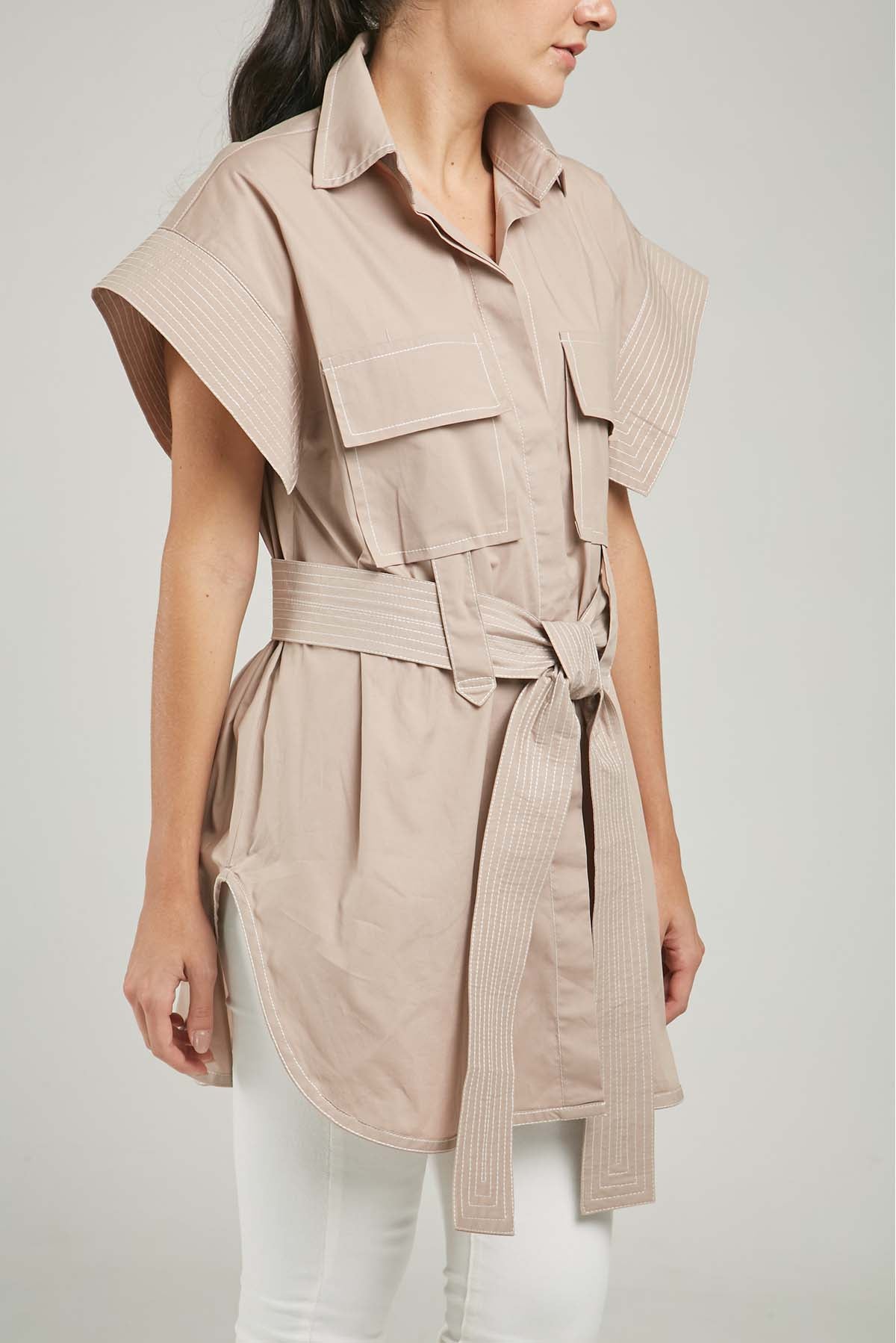 BLUSON BOLSILLOS  TAPAS MANGA CORTA PESPUNTE  CINTURON PESPUNTE