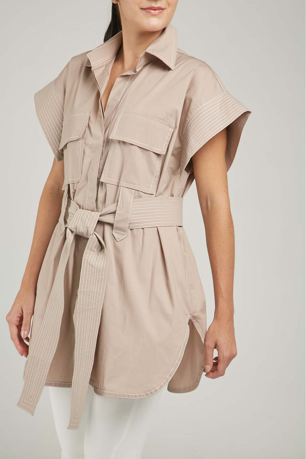 BLUSON BOLSILLOS  TAPAS MANGA CORTA PESPUNTE  CINTURON PESPUNTE