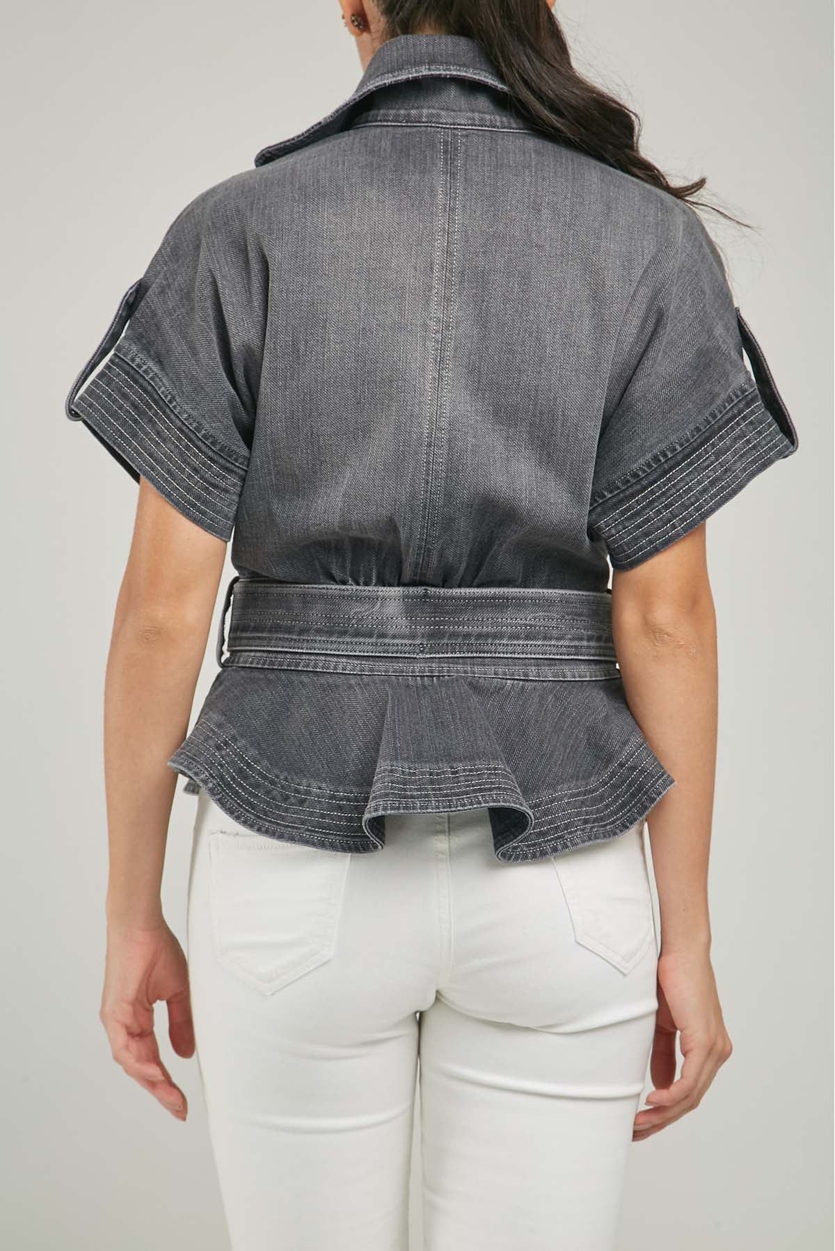 CHALECO JEAN UN BOTON M/R BOLSILLO TAPAS PESPUNTE RUEDO
