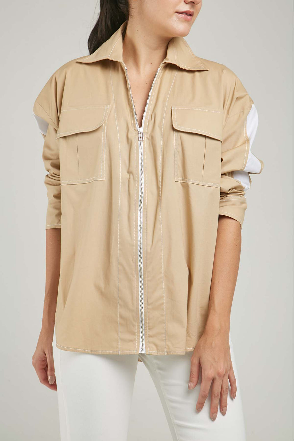 CHAQUETA BOLSILLO TAPA PERILLA CIERRE  LISTAS BLACAS MANGA