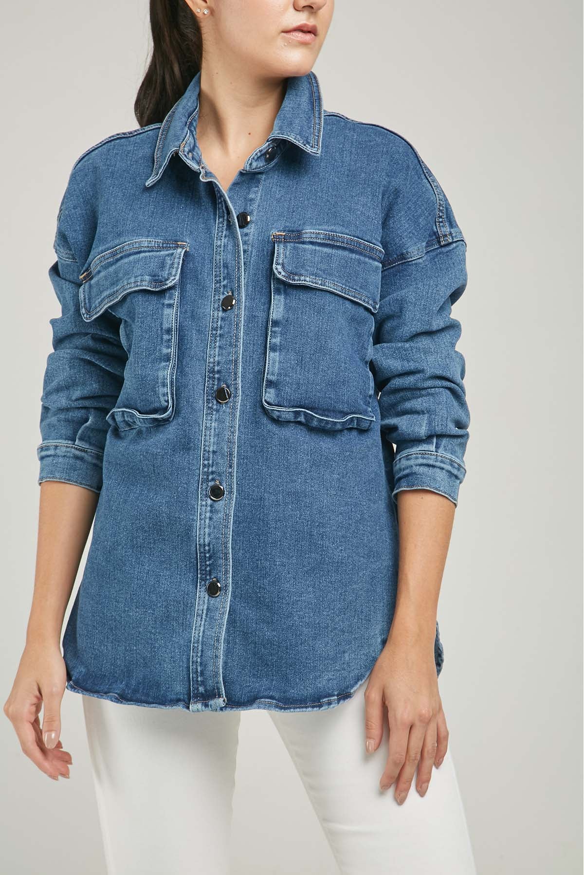CHAQUETA JEAN BOLSILLO TAPAS GRANDES ABERTURA LADOS