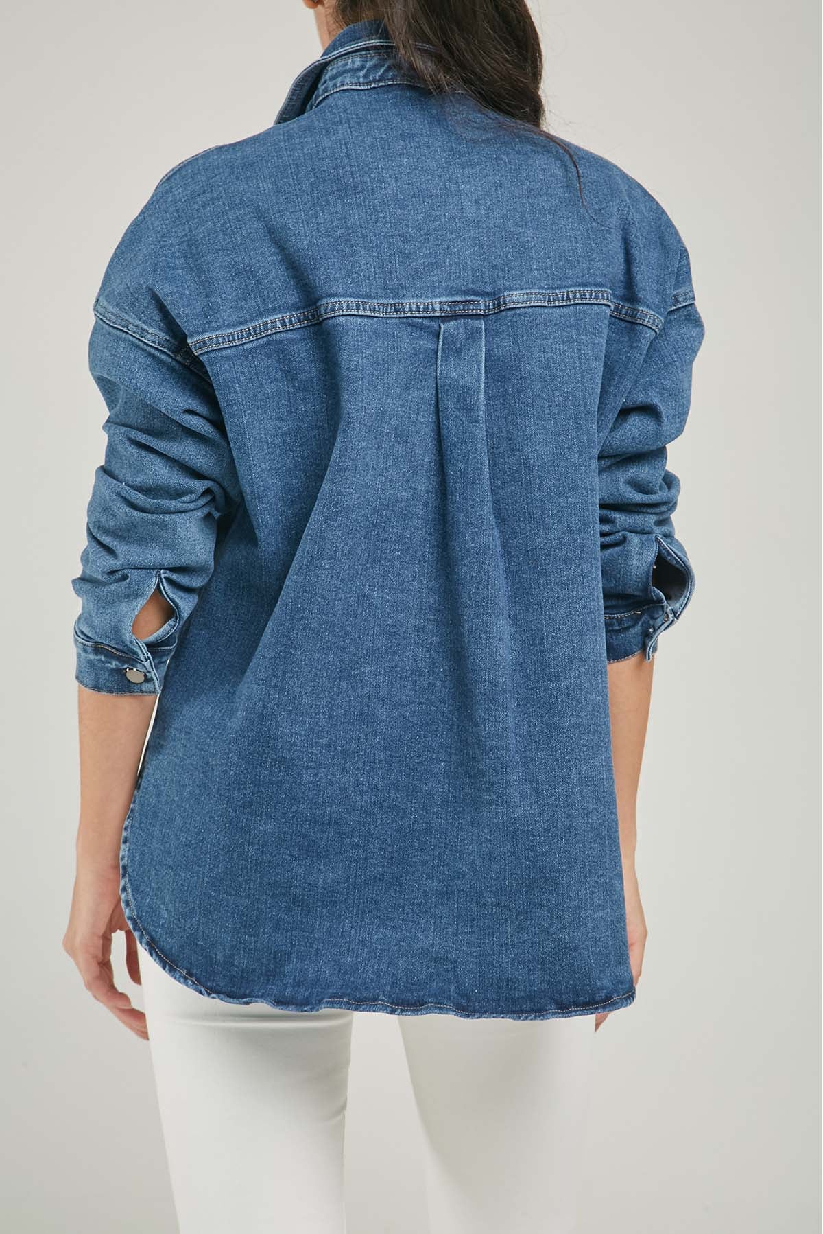 CHAQUETA JEAN BOLSILLO TAPAS GRANDES ABERTURA LADOS