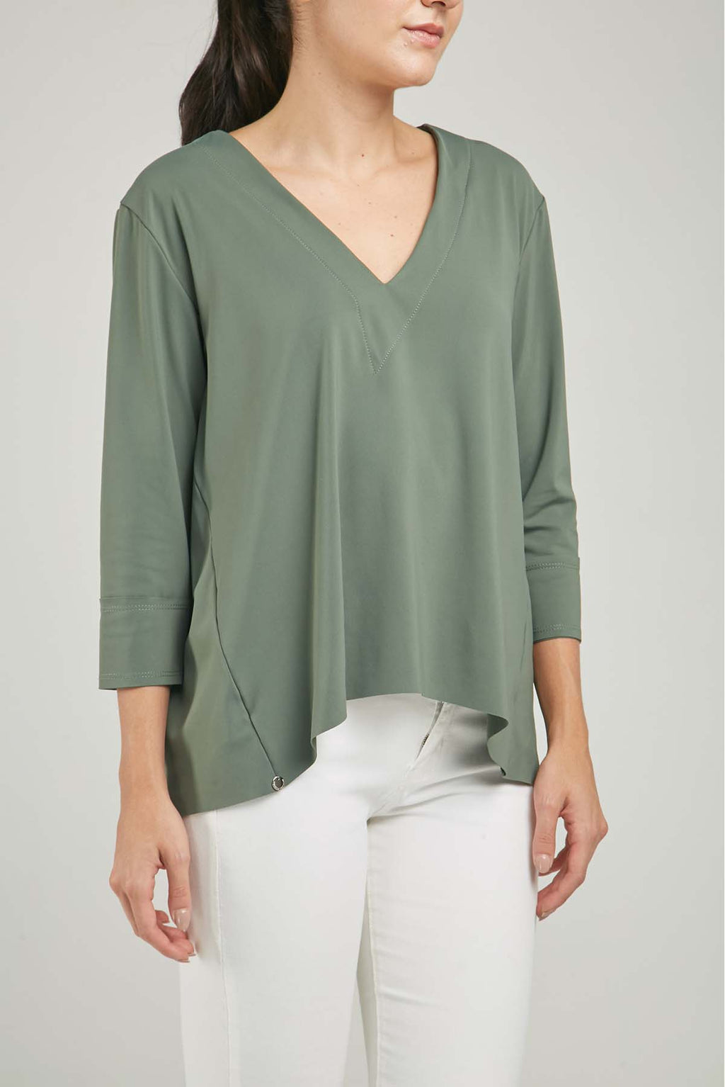 CAMISETA PUÑO CORTE LASER CUELLO V SIN RUEDO