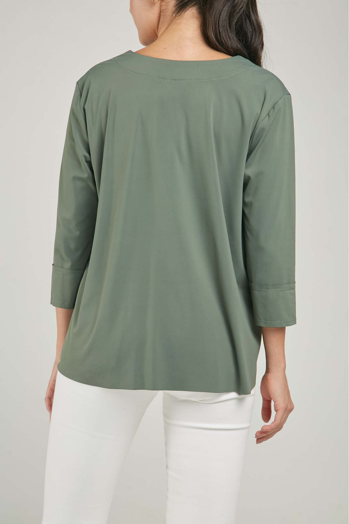 CAMISETA PUÑO CORTE LASER CUELLO V SIN RUEDO