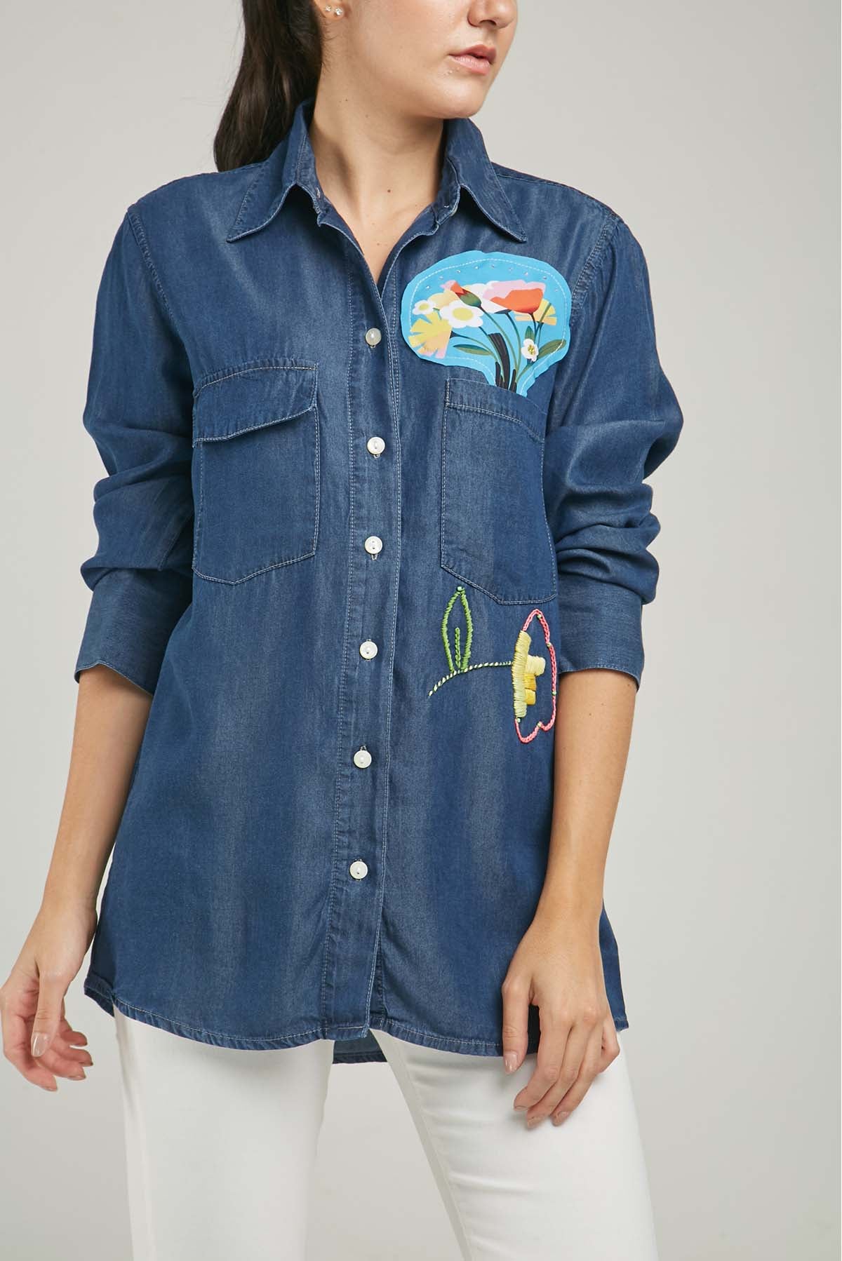 BLUSON TIPO JEAN PARCHE ADELANTE  BORDA FLOR BOLERO