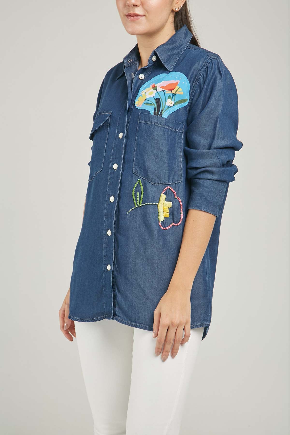 BLUSON TIPO JEAN PARCHE ADELANTE  BORDA FLOR BOLERO