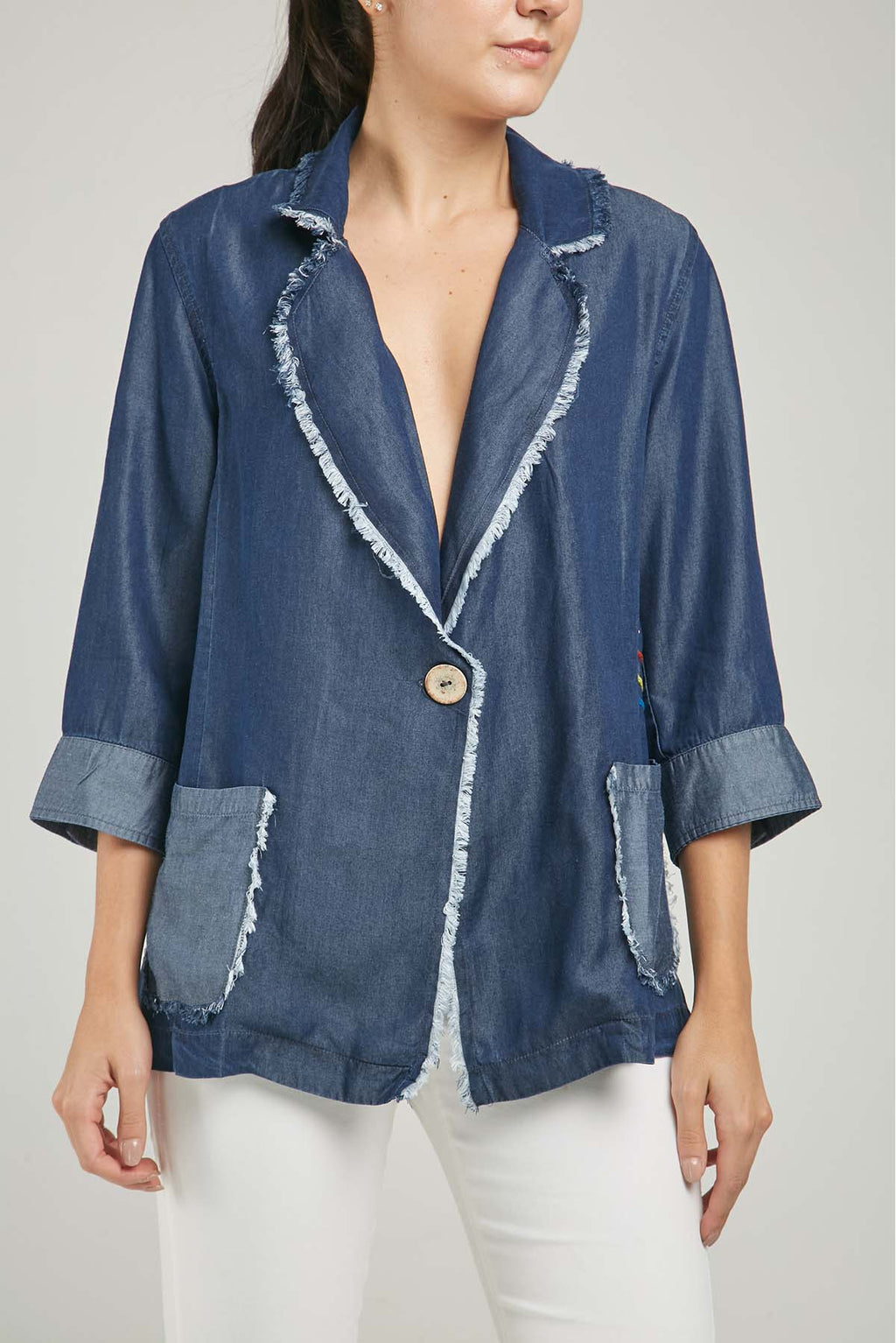 CHAQUETA UN BOTON DESFLECADO BORDE BORDADA ADELANTE