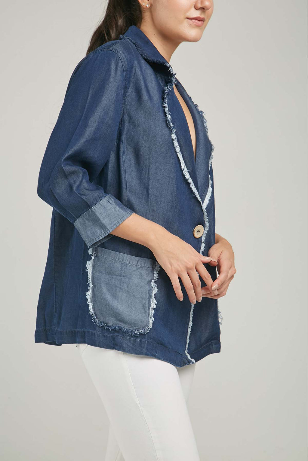 CHAQUETA UN BOTON DESFLECADO BORDE BORDADA ADELANTE