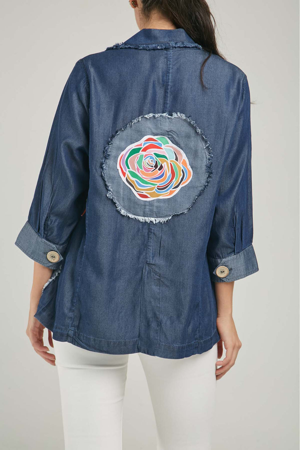 CHAQUETA UN BOTON DESFLECADO BORDE BORDADA ADELANTE