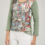 CAMISETA ESTAMPADA ARABESCO ADELANTE  CUELLO CHISP ML