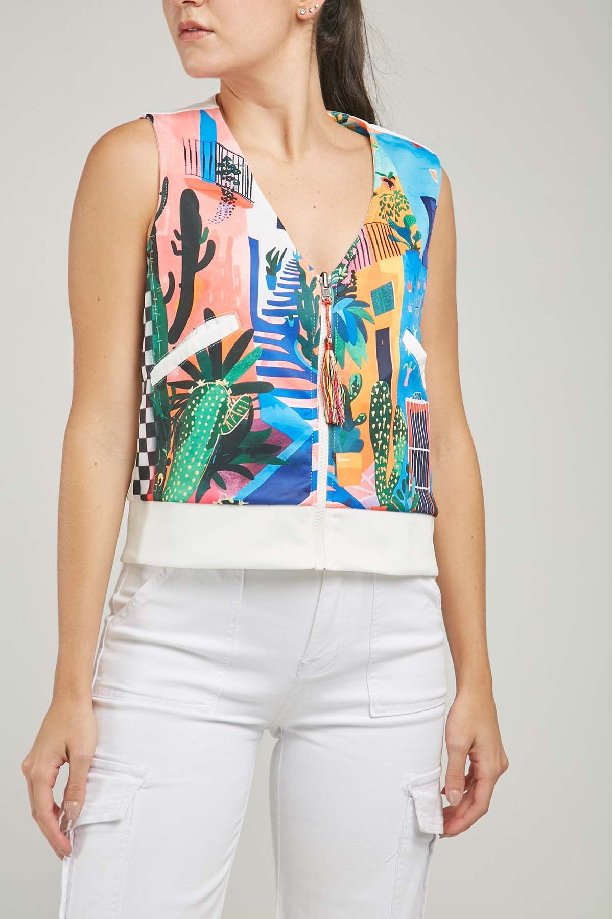 CHALECO ESTAMPADO BOLSILLO DIAGONAL  CIERRE  C/V MS