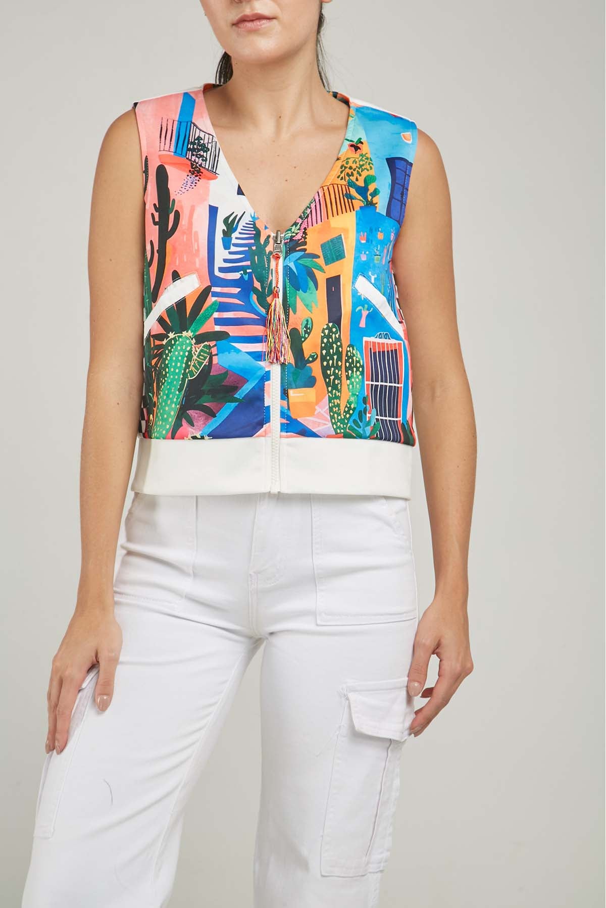 CHALECO ESTAMPADO BOLSILLO DIAGONAL  CIERRE  C/V MS