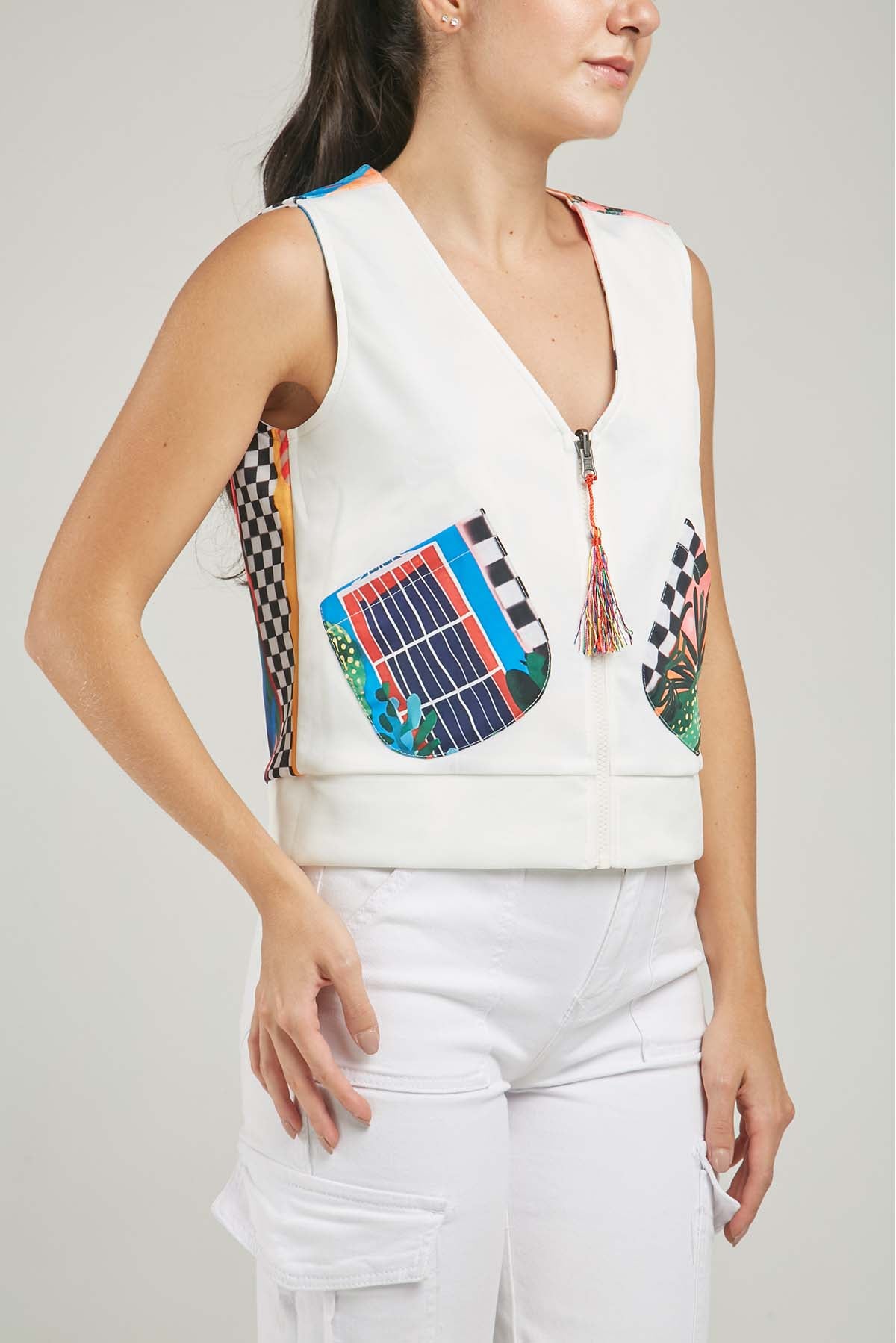 CHALECO ESTAMPADO BOLSILLO DIAGONAL  CIERRE  C/V MS