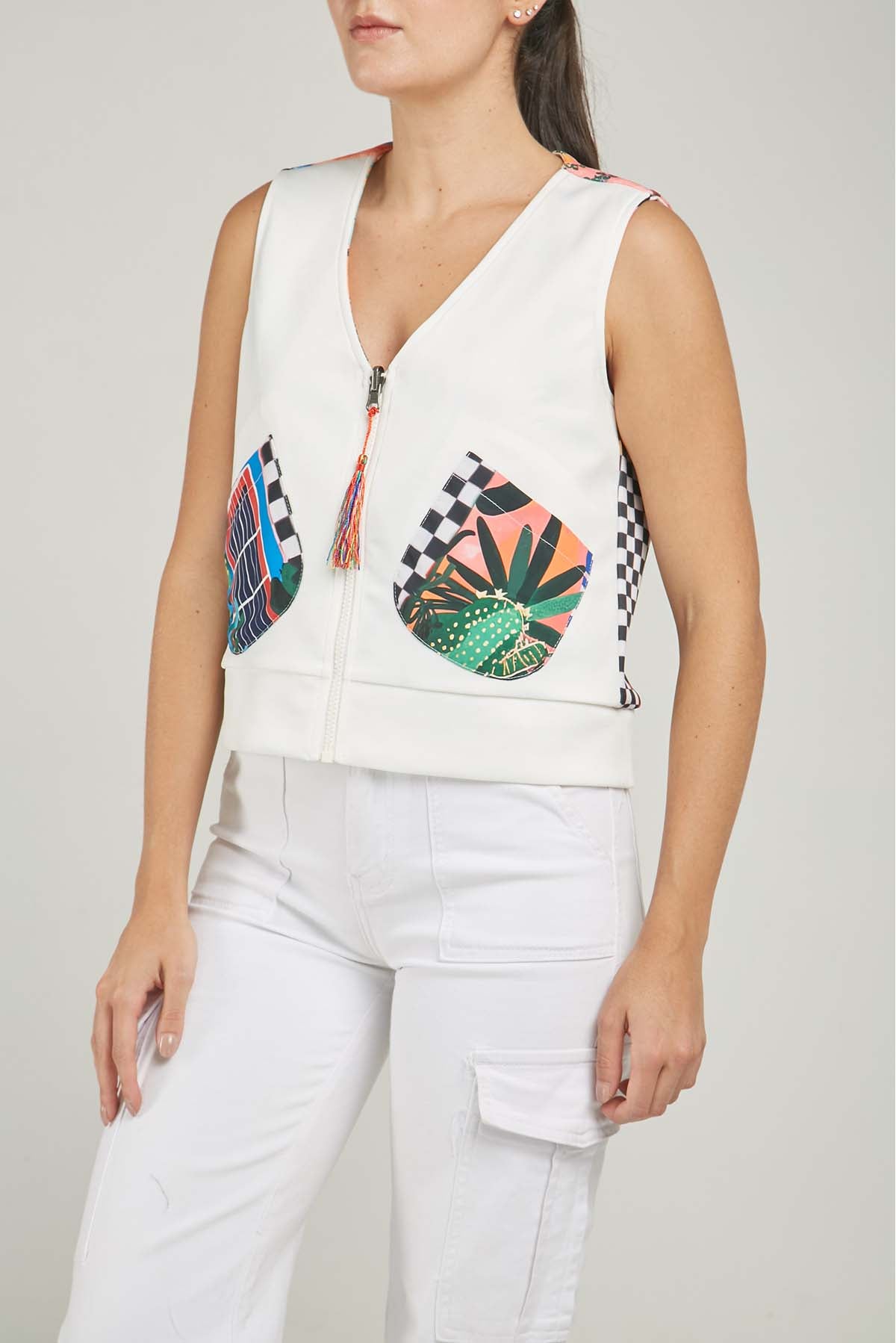 CHALECO ESTAMPADO BOLSILLO DIAGONAL  CIERRE  C/V MS