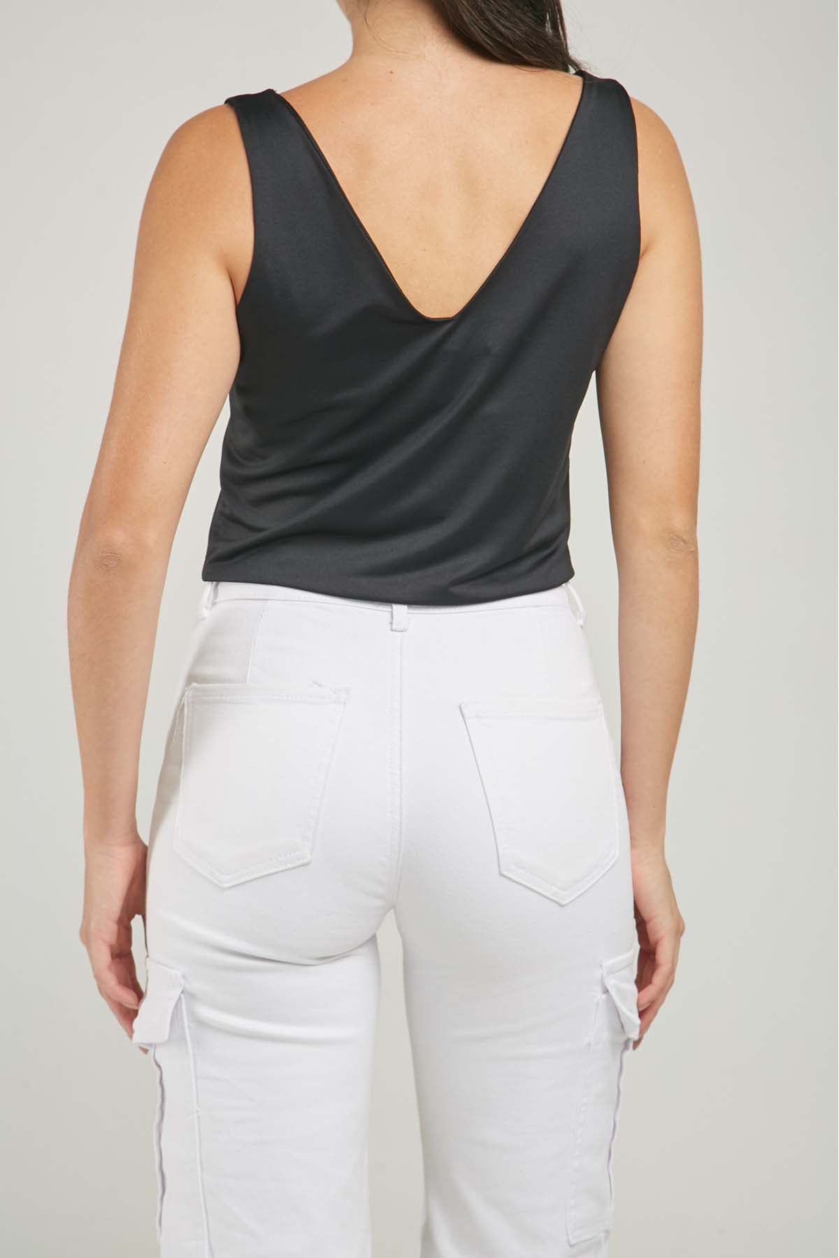 TOP LYCRA CUELLO EN V ATRAS ADELANTE TIRA ANCHA