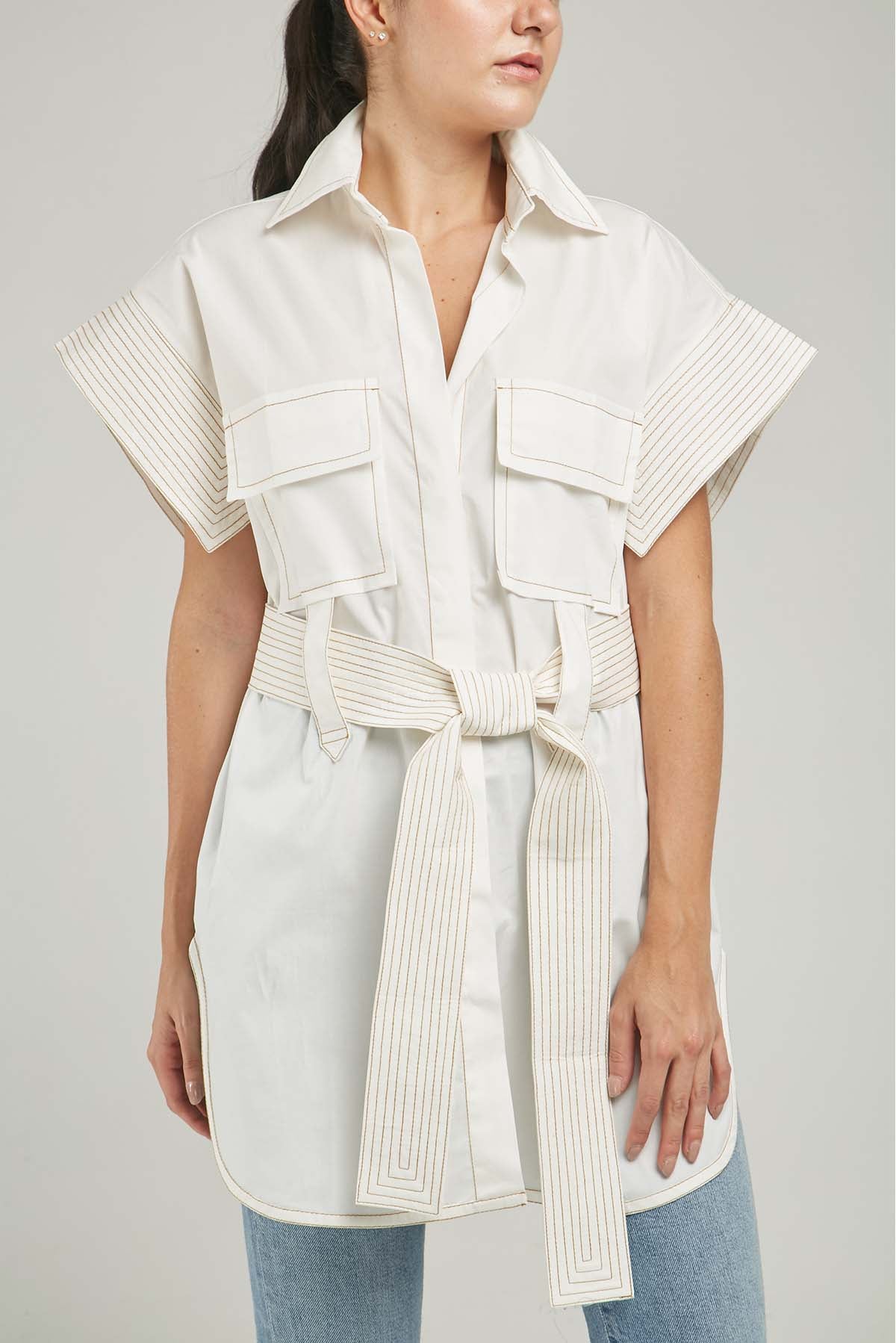 BLUSON BOLSILLOS  TAPAS MANGA CORTA PESPUNTE  CINTURON PESPUNTE