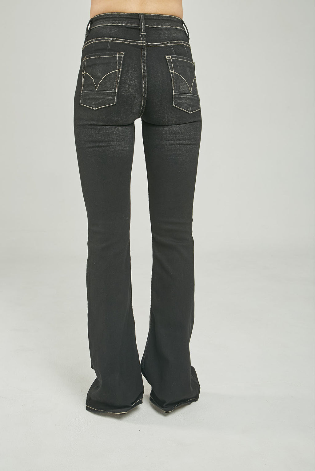 PANTALON JEAN DESGASTADO BOTA SEMI CAMPANA