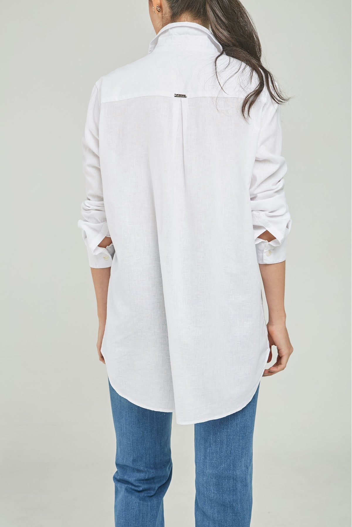 BLUSA LINO CLASICA PRENSE ATRAS CUELLO CAMISERO C M/LA