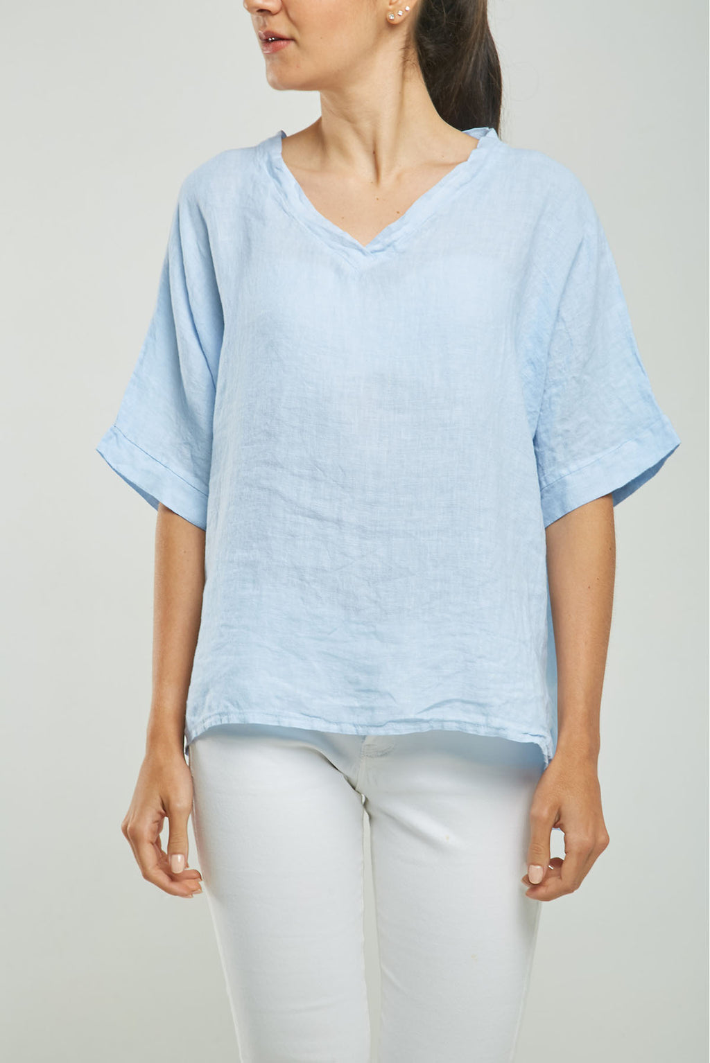 BLUSA LINO ABERTURA LADOS CUELLO EN V MANGA CORTA