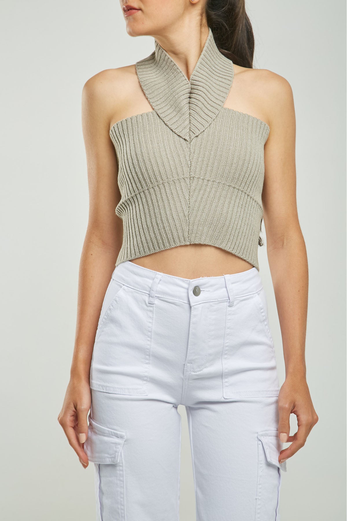 CROP TOP TEJIDO ACANALADO CUELLO ARGOLLA