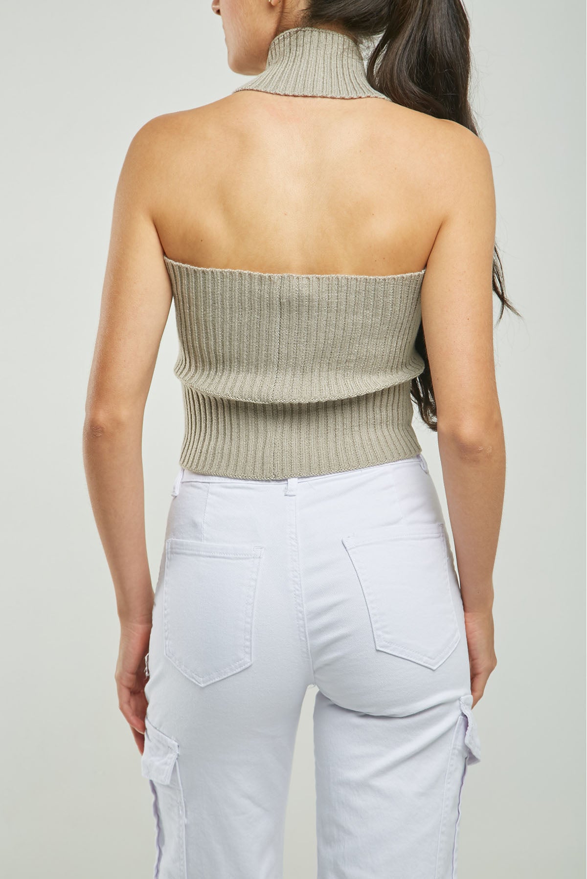 CROP TOP TEJIDO ACANALADO CUELLO ARGOLLA