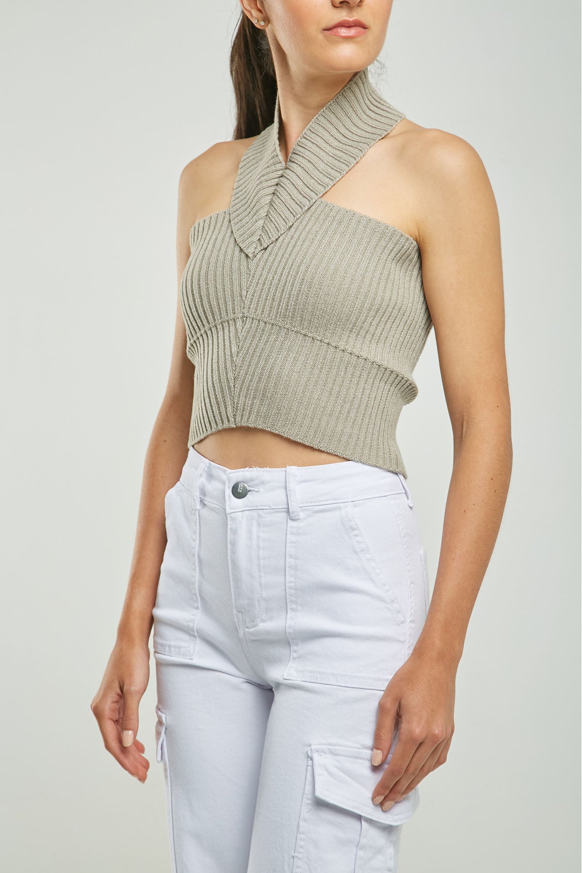 CROP TOP TEJIDO ACANALADO CUELLO ARGOLLA