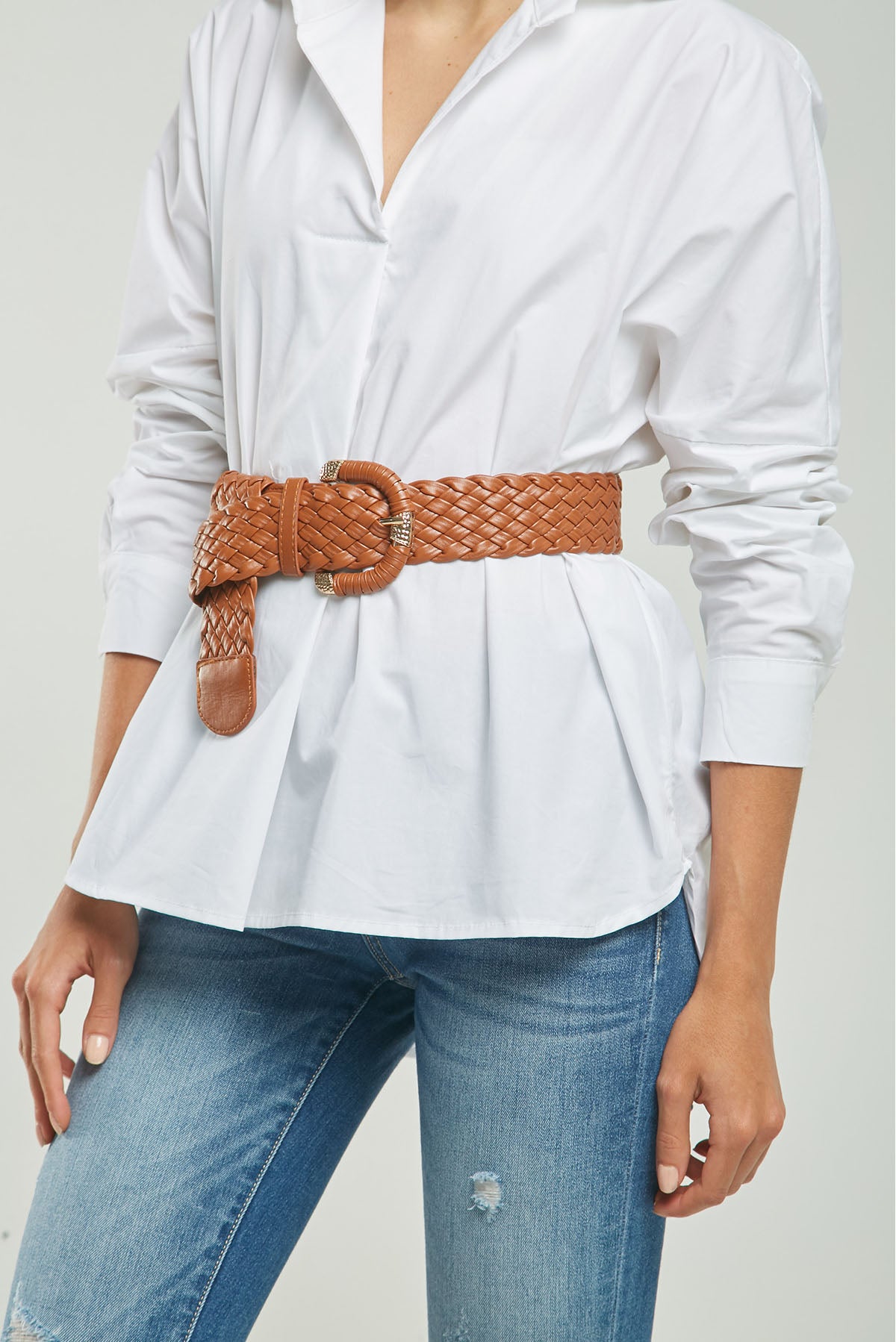 CORREA CUERO TRENZADO HEBILLA MEDIA LUNA FORRO