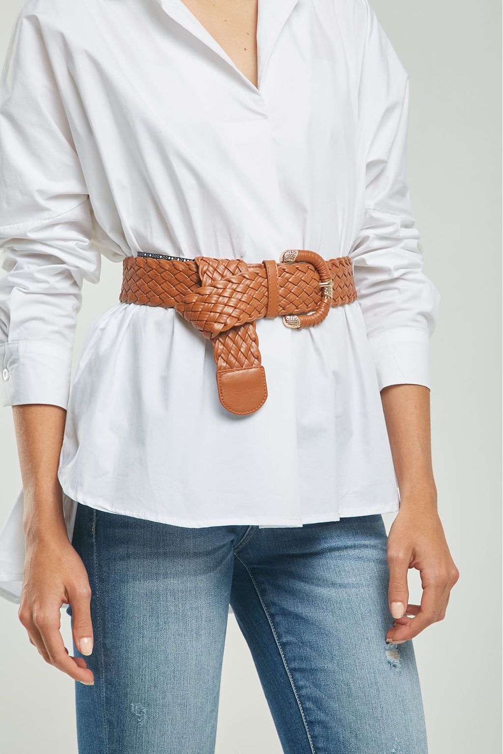 CORREA CUERO TRENZADO HEBILLA MEDIA LUNA FORRO