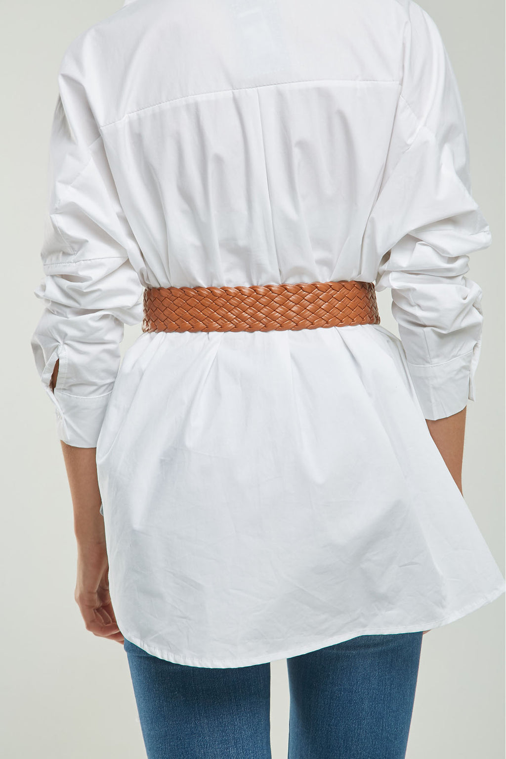 CORREA CUERO TRENZADO HEBILLA MEDIA LUNA FORRO