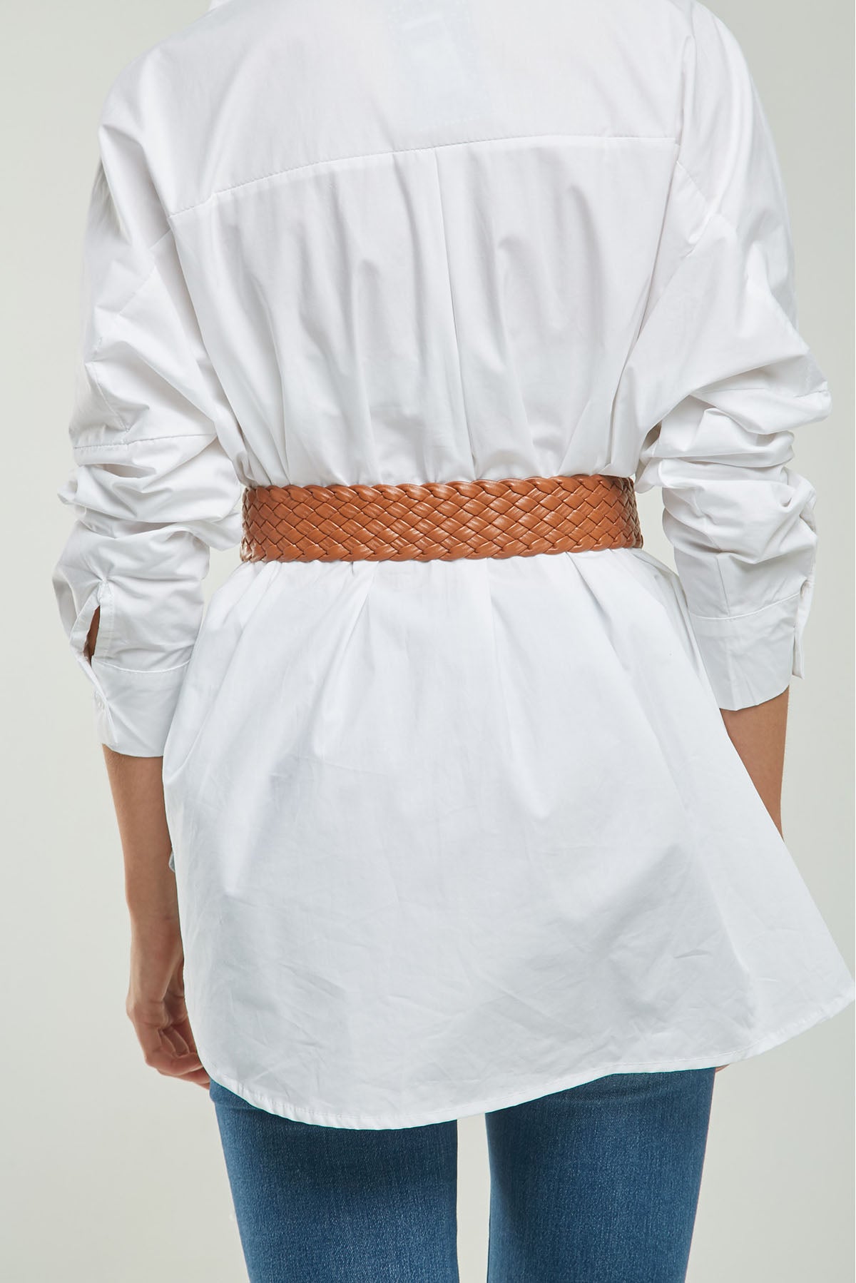 CORREA CUERO TRENZADO HEBILLA MEDIA LUNA FORRO