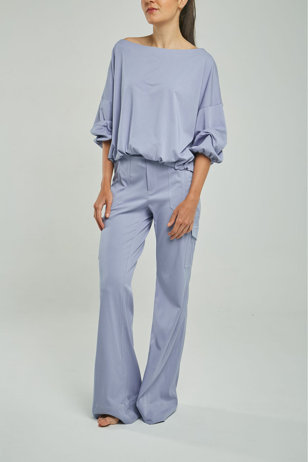 PANTALÓN BOLSILLOS TAPAS LADO BOLSILLO CUADRADO PESPUNTES