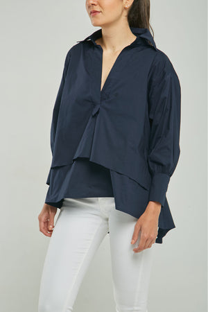 BLUSA ANCHA IMITACIÓN PERILLA DOBLE RUEDO ADELANTE