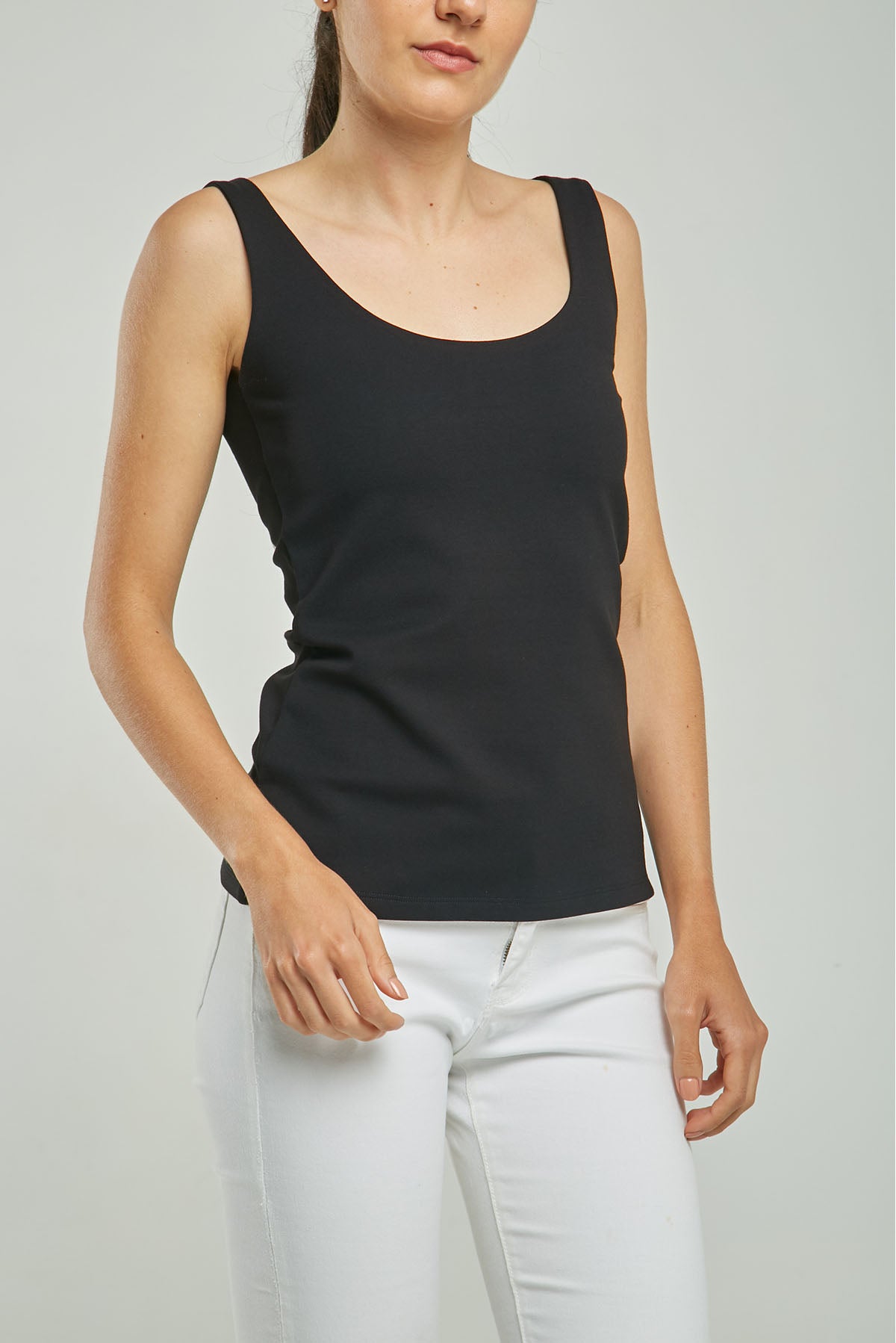 TOP SENCILLO TIRA DELGADA CUELLO REDONDO