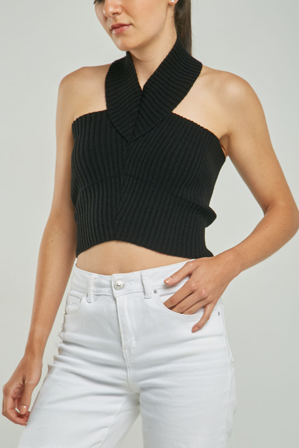 CROP TOP TEJIDO ACANALADO CUELLO ARGOLLA