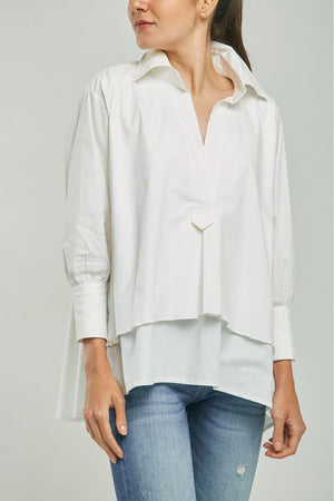 BLUSA ANCHA IMITACIÓN PERILLA DOBLE RUEDO ADELANTE