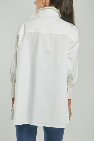 BLUSA ANCHA IMITACIÓN PERILLA DOBLE RUEDO ADELANTE