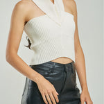 CROP TOP TEJIDO ACANALADO CUELLO ARGOLLA