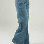 PANTALON JEAN PRETINA  EN PICO BOTA ANCHA PERILLA