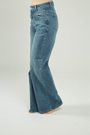 PANTALON JEAN PRETINA  EN PICO BOTA ANCHA PERILLA