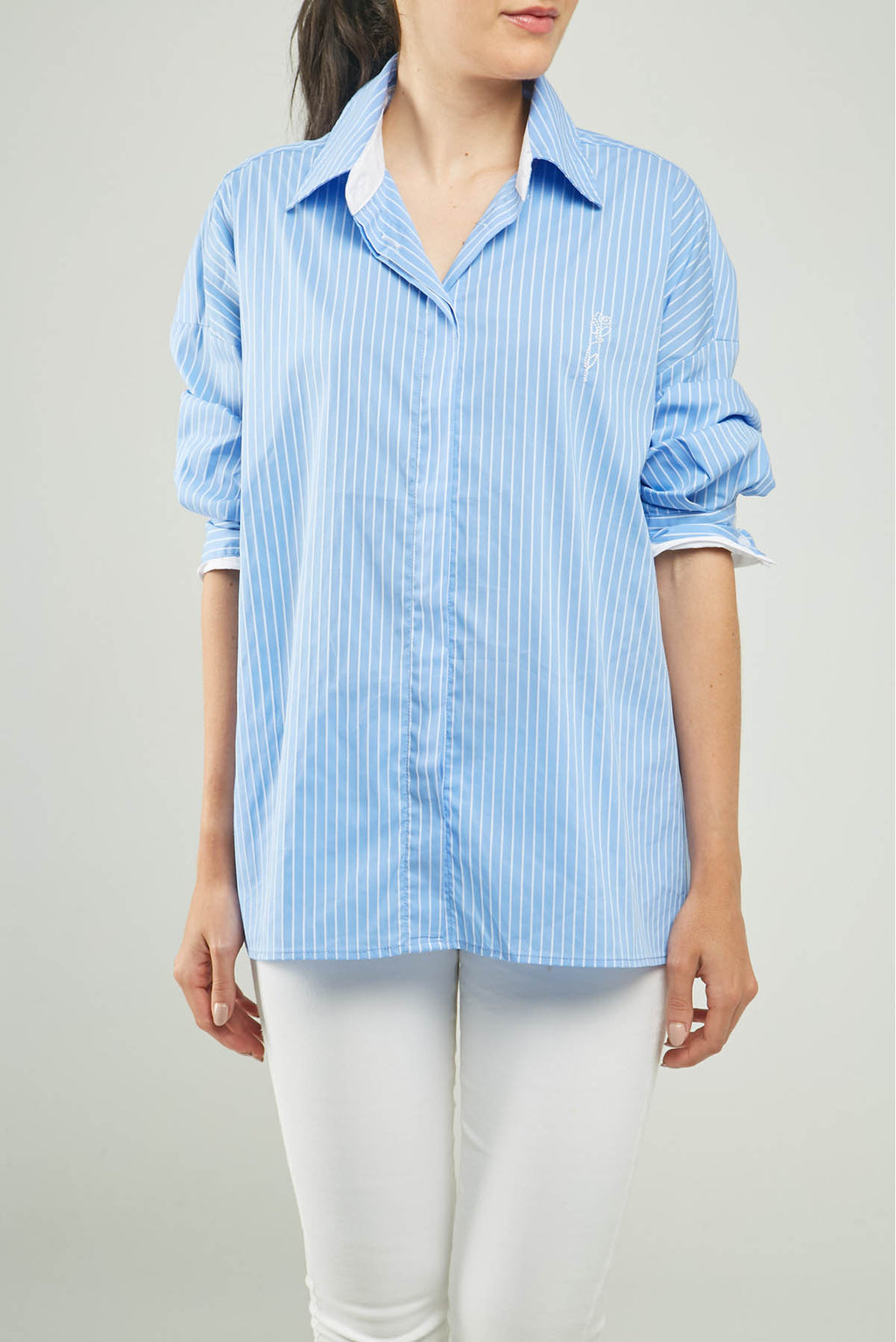 BLUSA RAYAS BORDADO ROSA PECHO SESGO PUÑO C