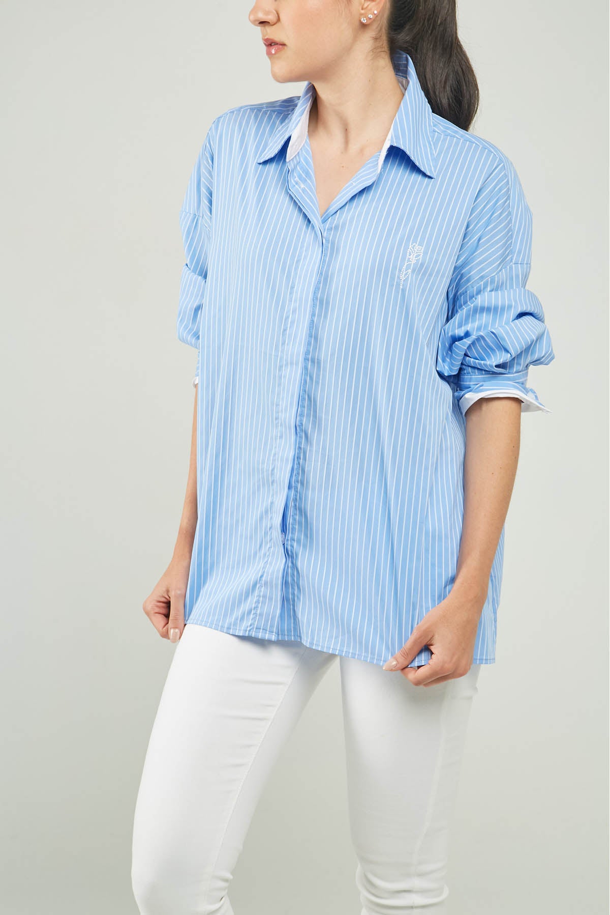 BLUSA RAYAS BORDADO ROSA PECHO SESGO PUÑO C