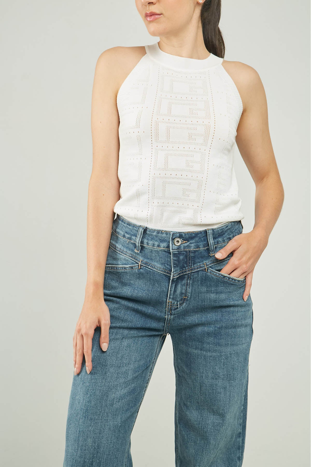 CAMISETA TEJIDA CALADA MANGA SISA CUELLLO PUL