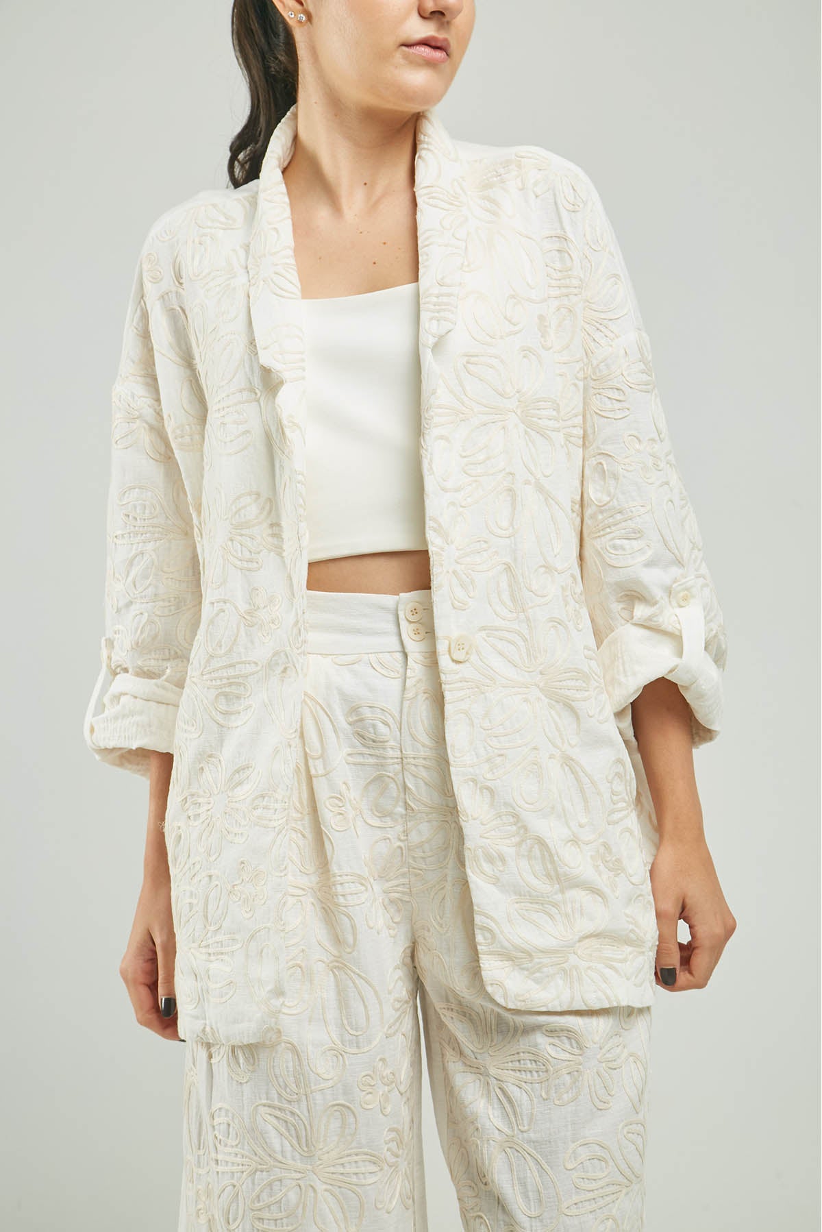 CHAQUETA UN BOTON BORDADO FLORES ADELANTE C/C ML