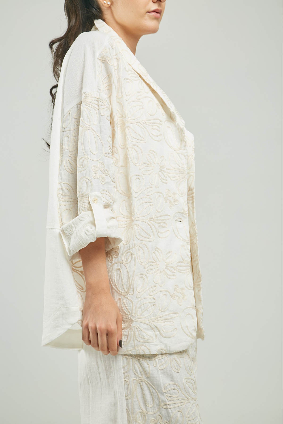 CHAQUETA UN BOTON BORDADO FLORES ADELANTE C/C ML