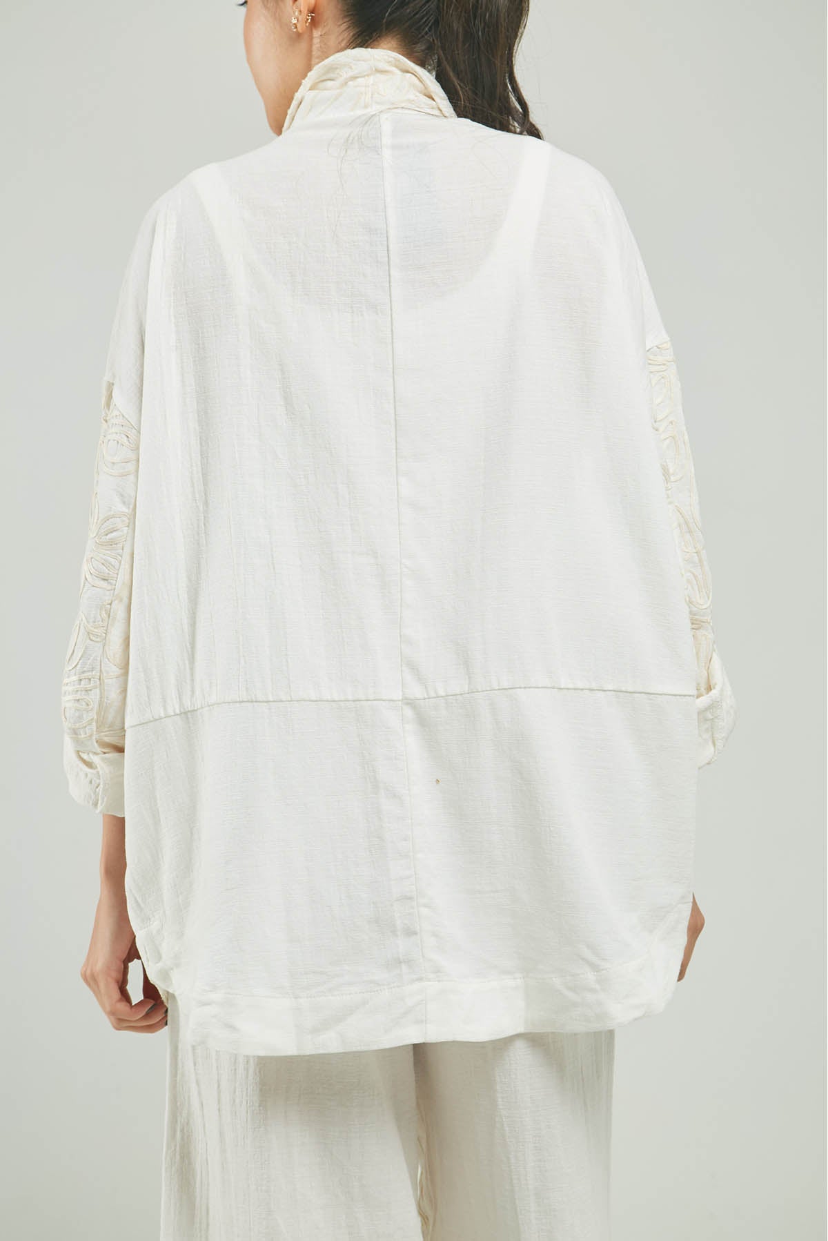 CHAQUETA UN BOTON BORDADO FLORES ADELANTE C/C ML