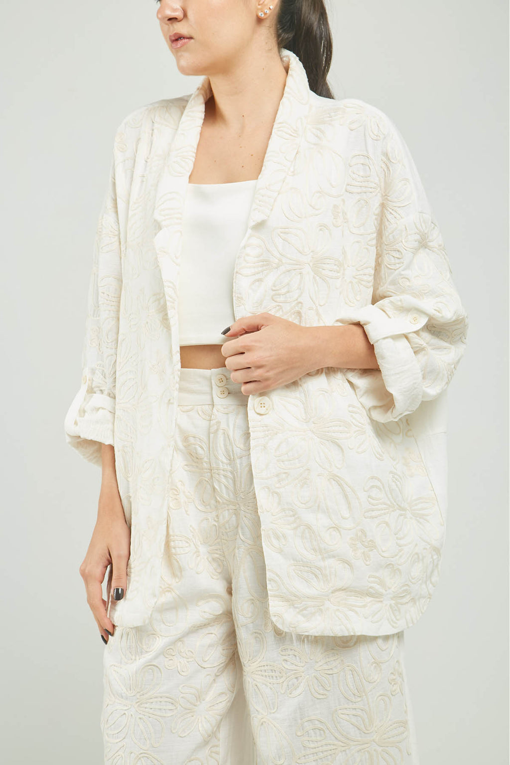 CHAQUETA UN BOTON BORDADO FLORES ADELANTE C/C ML