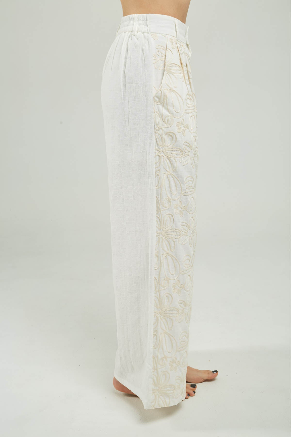 PANTALON BORDADO CINTA ADELANTE PRENSE BOTONES