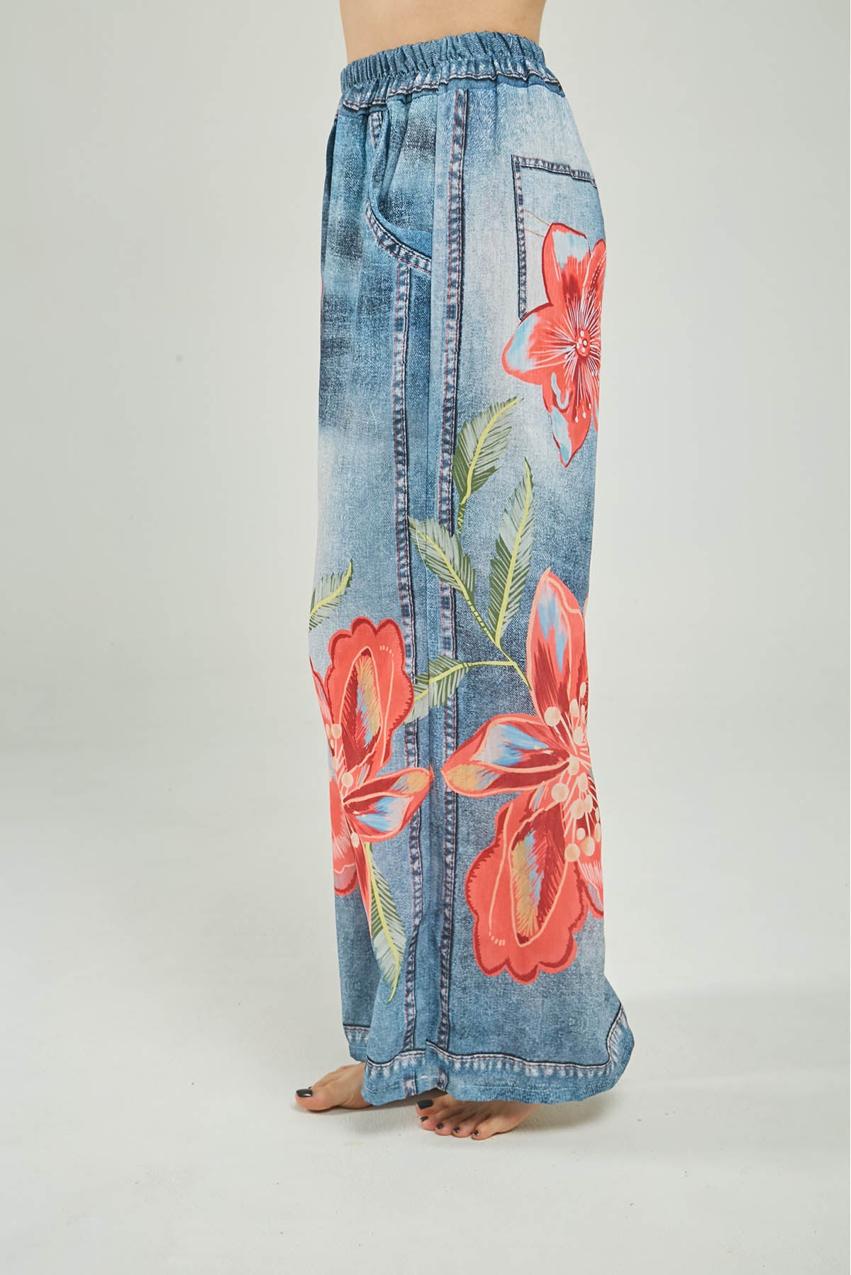 PANTALON ESTAMPADO FLORES IMITACION BOLSILLO  BOTA ANCHA