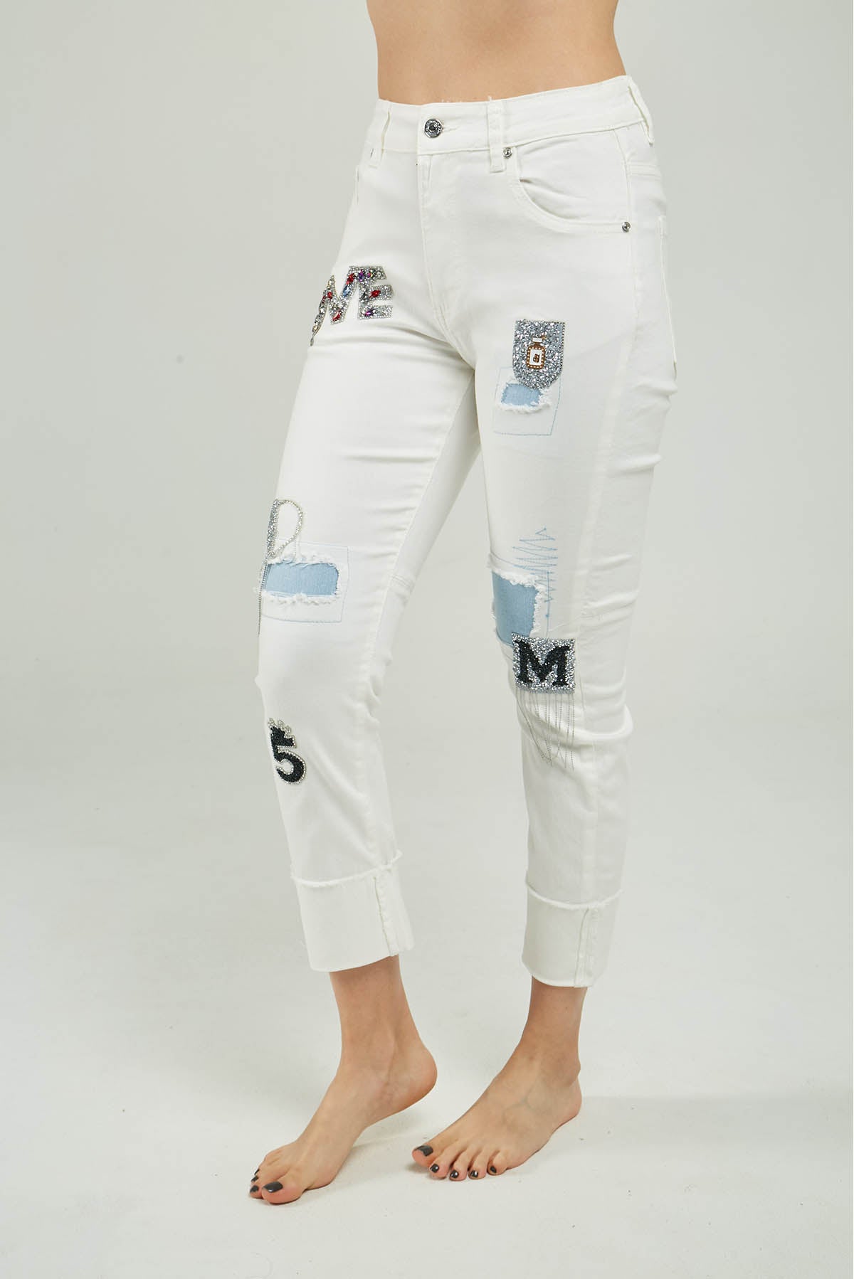 PANTALON JEAN APLIQUE LOVE CORAZON PARCHES